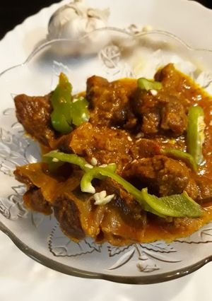 A picture of Garlic mutton handi.