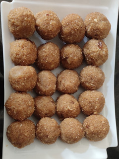 கோதுமை ரவை கொழுக்கட்டை (wheat rava kozhukattai) செய்முறை முக்கிய புகைப்படம்