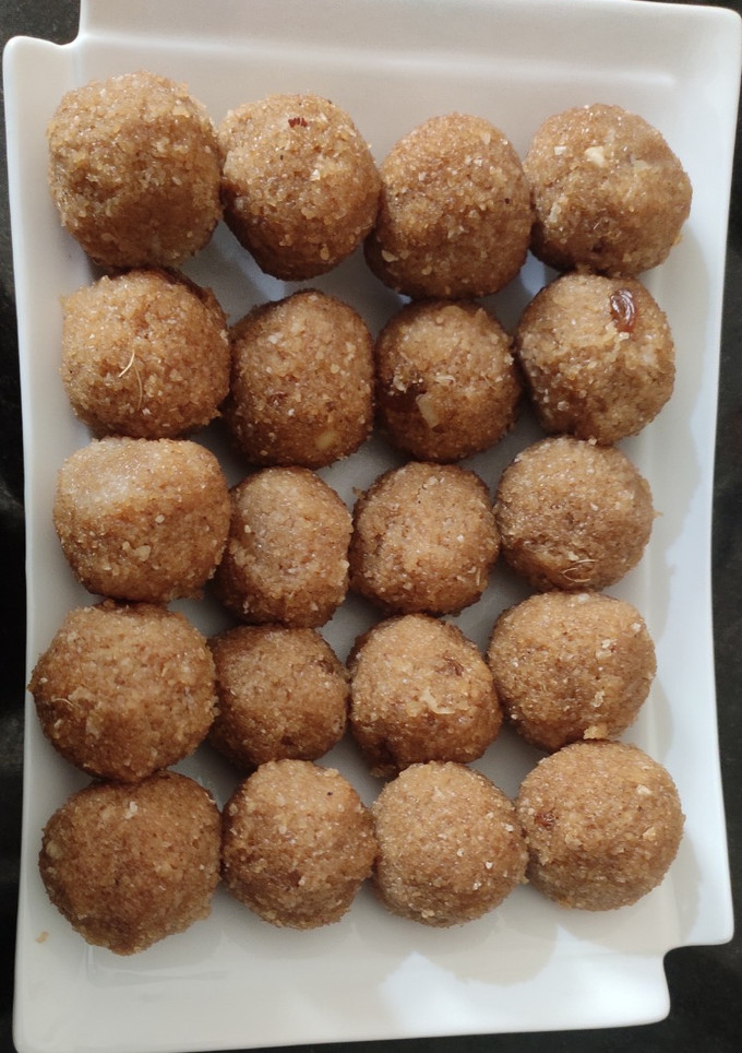 கோதுமை ரவை கொழுக்கட்டை (wheat rava kozhukattai) செய்முறை முக்கிய புகைப்படம்