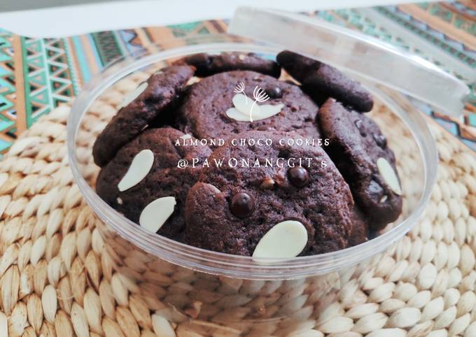 Choco almond cookies