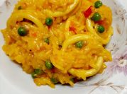 Una foto de arroz con calamares