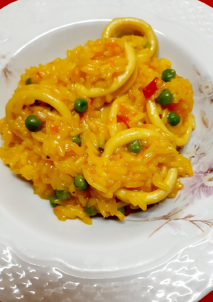 Una foto de Arroz con calamares