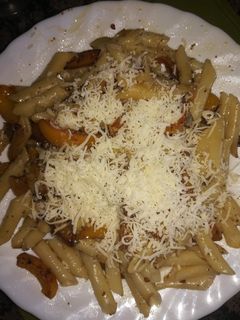 Una foto de Pasta con pimientos y ajo