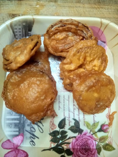 வெங்காய பஜ்ஜி(onion bajji recipe in tamil) செய்முறை முக்கிய புகைப்படம்