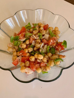 Una foto de Ensalada de garbanzos con atún
