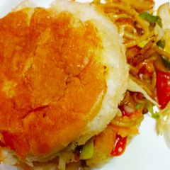 A picture of Veg Noodel Burger.