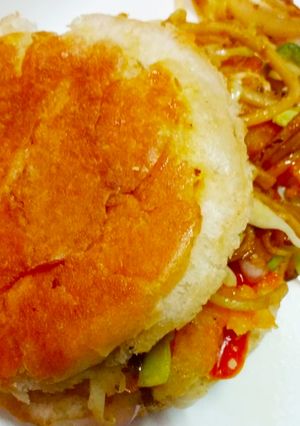 A picture of Veg Noodel Burger.
