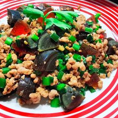A picture of 皮蛋蒼蠅頭 STIR FRY MINCED PORK WITH CENTURY EGGS & CHIVES.