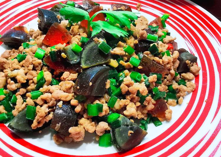 Recipe of Perfect 皮蛋蒼蠅頭 STIR FRY MINCED PORK WITH CENTURY EGGS & CHIVES