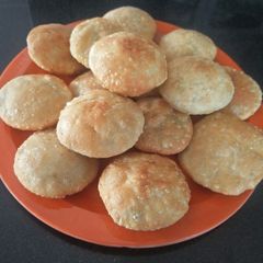 A picture of Matar ki Khasta Kachori.