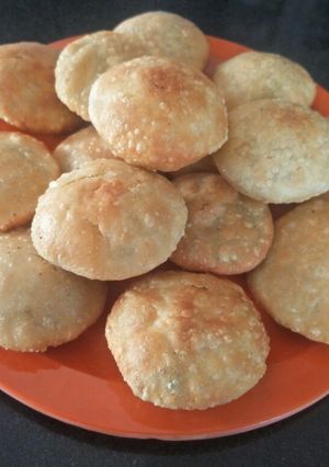 A picture of Matar ki Khasta Kachori.