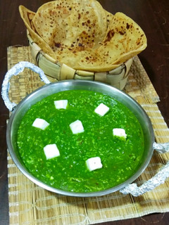 પાલક પનીર(palak paneer Recipe in Gujarati) રેસીપી મુખ્ય ફોટો