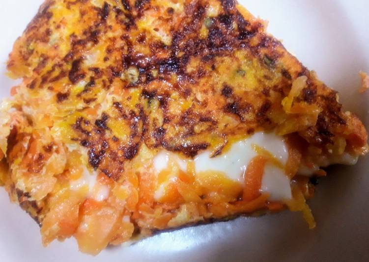Tortilla (Omelette) de zanahoria, huevo y queso Receta de Carmen