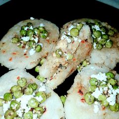 A picture of Aloo Mutter Paneer in Poha Packets.