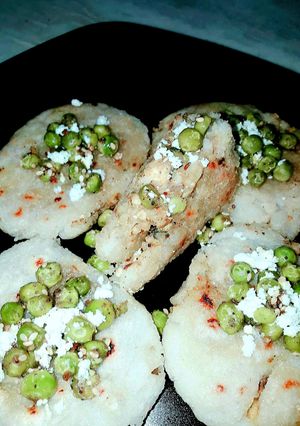 A picture of Aloo Mutter Paneer in Poha Packets.