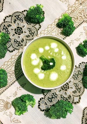 A picture of Cream Of Broccoli Soup.