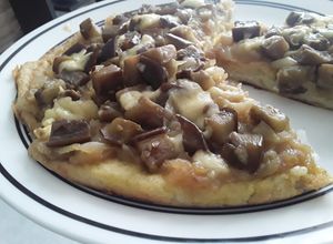Una foto de Pizza con masa de papa hecha en sartén...🤔🤨🙄🍕🧀🍳🌰🍆🧀🍕