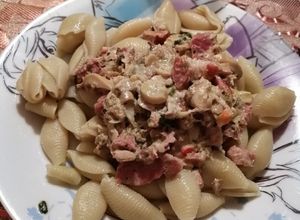 Una foto de Caracolitos con salsa de tocino y champiñón 🍝