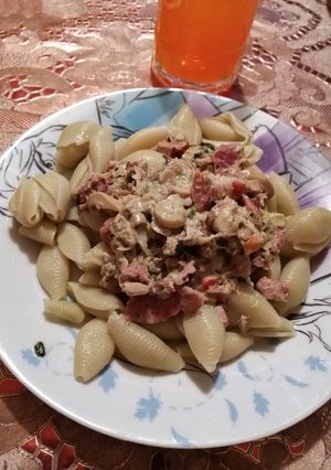 Una foto de Caracolitos con salsa de tocino y champiñón 🍝