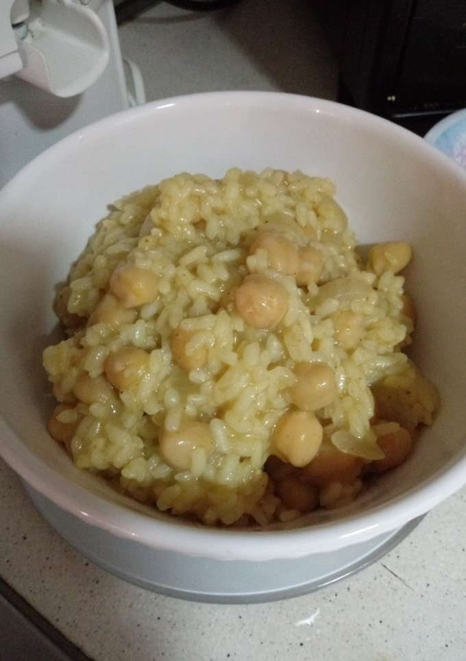 Una foto de Arroz con garbanzos al curry 🍛