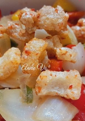 Hình của món Ớt chuông xào trộn bóng bì chiên giòn.