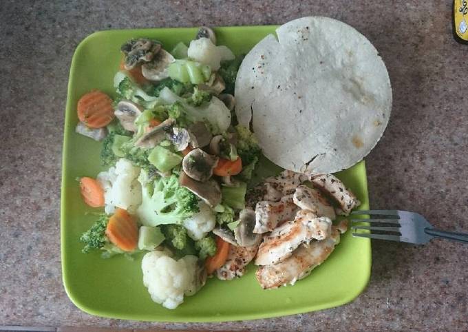 Pollo asado y verduras al vapor Receta de Toño Morales- Cookpad