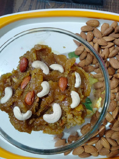 मूंग दाल हलवा (moong dal halwa recipe in Hindi) रेसिपी मुख्य फोटो
