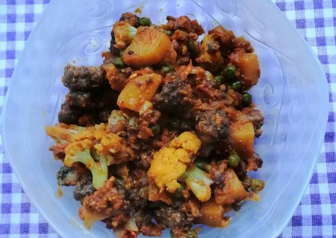 https://img-global.cpcdn.com/recipes/5ee623116a7d608b/680x482cq70/dry-purple-cauliflower-bhaji-recipe-main-photo.jpg