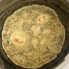 A picture of Avocado chapattis.