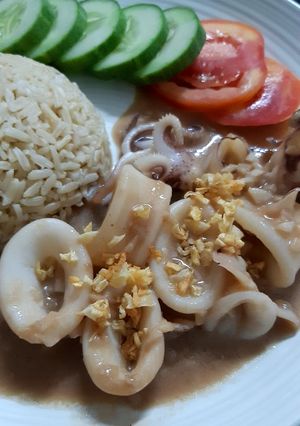 รูปของ Stir Fried Garlic🧄and Pepper Squid🦑 with Fresh Milk🥛
