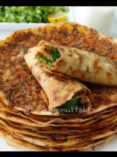 صورة لوصفة فطيرة اللحم التركيه بدون فرن 😋