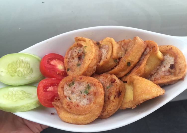 Chicken egg roll hokben