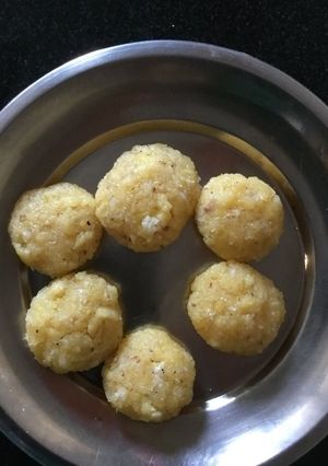 A picture of Traditional Andhra Borellu (moong dal with coconut sweet balls) Recipe.