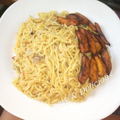 A picture of Noddles and Fried Plantain.