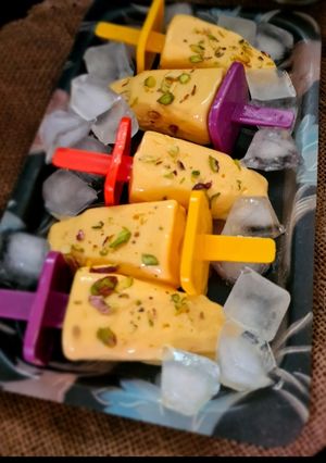 મેંગો કુલ્ફી (Mango Kulfi Recipe In Gujarati) રેસીપી મુખ્ય ફોટો