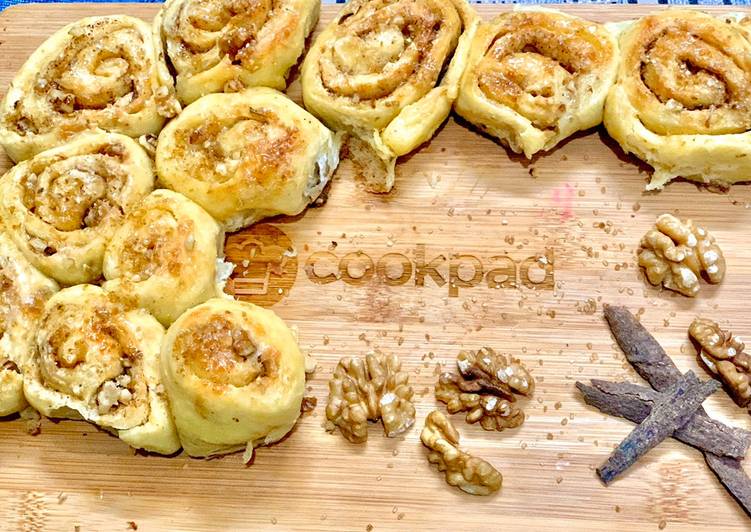 How to Make Super Quick Homemade Cinnamon Rolls