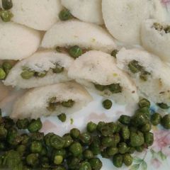 A picture of Matar stuffed Idali.