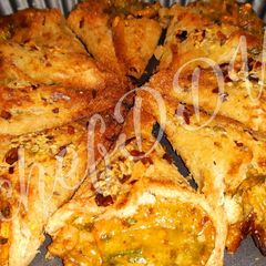 A picture of Cheesy Spinach Garlic Cones.