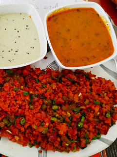 A picture of Dosa fry with sambar chutney.