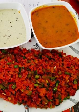 A picture of Dosa fry with sambar chutney.