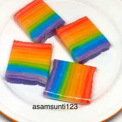 A picture of Kue Pepe / Kue Lapis Betawi.