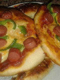 صورة لوصفة بيتزا بالنقانق