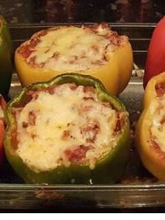 Una foto de Carne molida rellena de pimientos con queso
