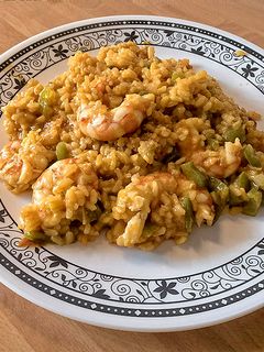 Una foto de Arroz con gambas