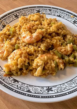 Una foto de Arroz con gambas