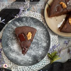 A picture of Ragi apple brownie.