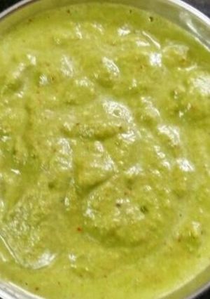 A picture of Green chutney.