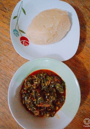 A picture of Vegetable soup and yellow garri.