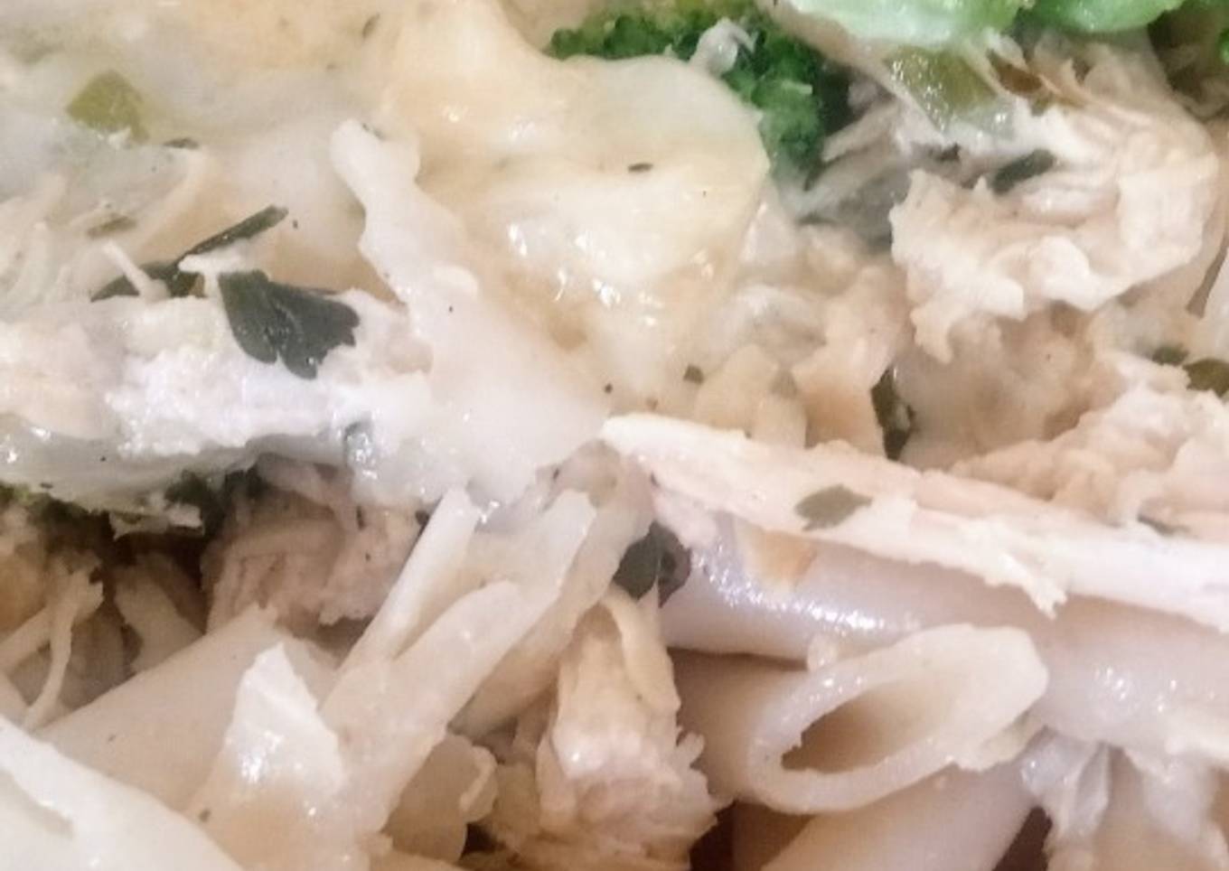 Pasta con pollo y brócoli