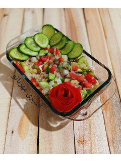 عکسی از دستور سالاد گوجه و کاهو